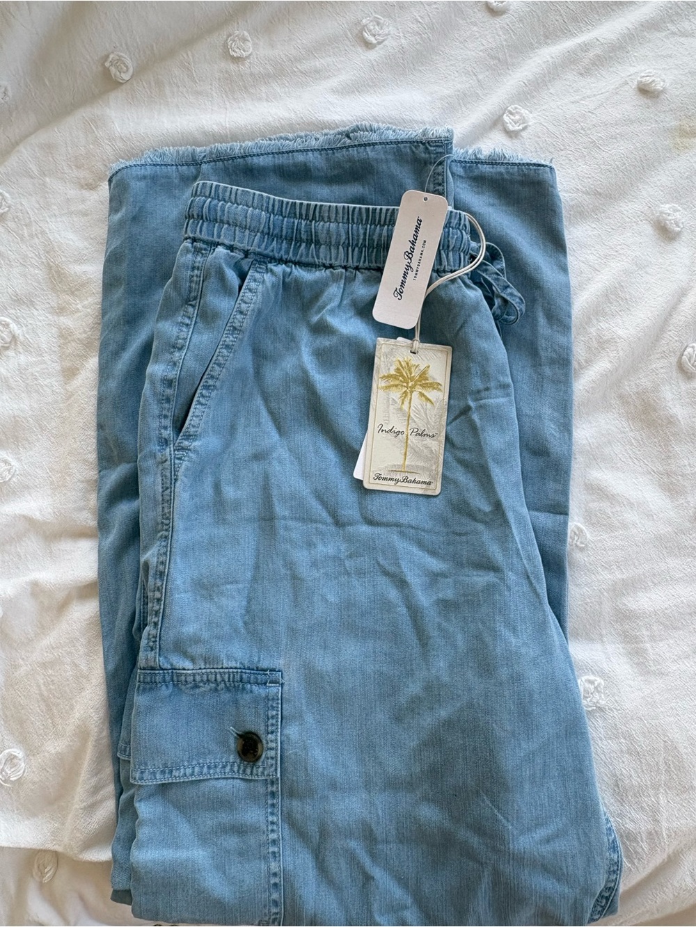Relaxed Wide-Leg Cargo Pants in Light Denim - Picture 2 of 7